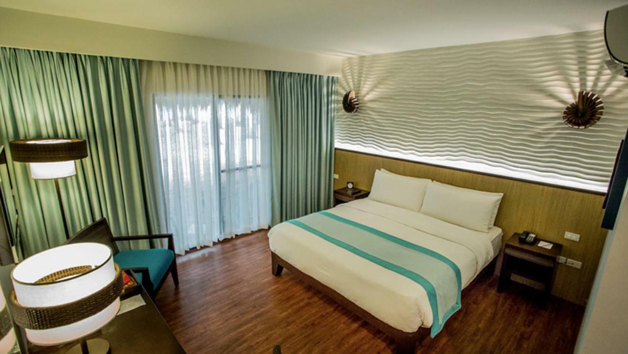 Oceanica Resort Panglao, Bohol Bagian luar foto Deluxe Room