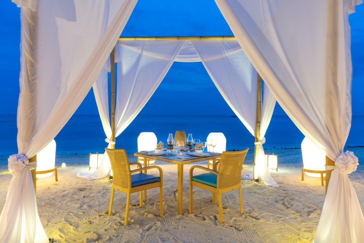Oceanica Resort Panglao, Bohol Bagian luar foto A beachside dining experience at the resort