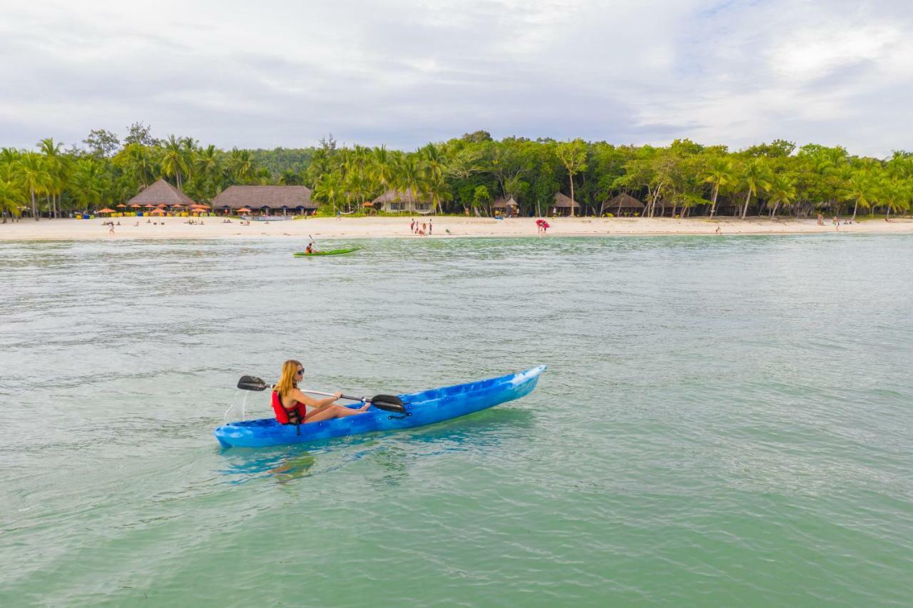 Oceanica Resort Panglao, Bohol Bagian luar foto Kayaking at the beach